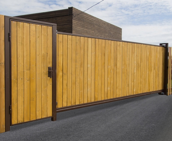 Деревянные ворота в Новоалександровске